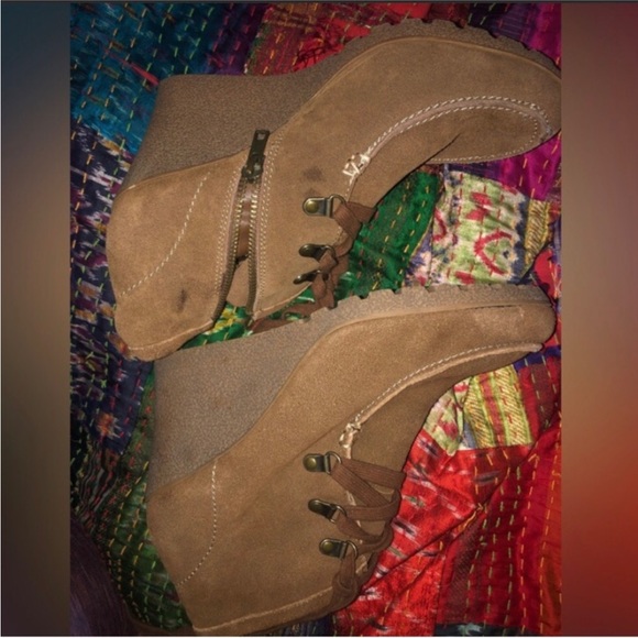 Preowned MIA wedge booties - Picture 4 of 15